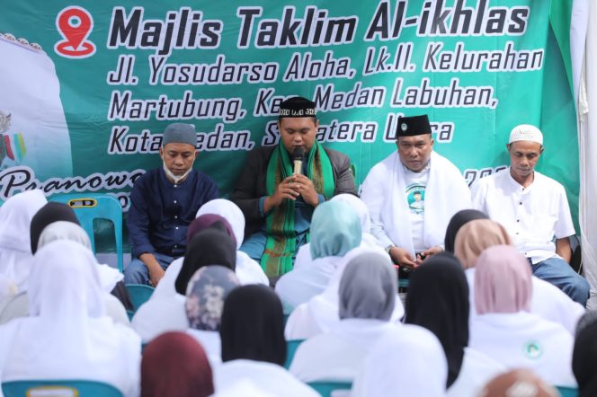 
					Tuan Guru Dukung Ganjar Serahkan Bantuan Kepada Majelis Taklim Al Ikhlas Medan*