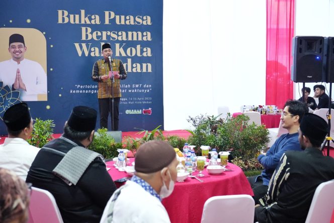 
					Silaturahmi Bersama Wartawan, Konten Creator & Komunitas Kreatif, Wali Kota Mengajak Berjalan Beriringan, Bergandengan Tangan Membangun Kota Medan