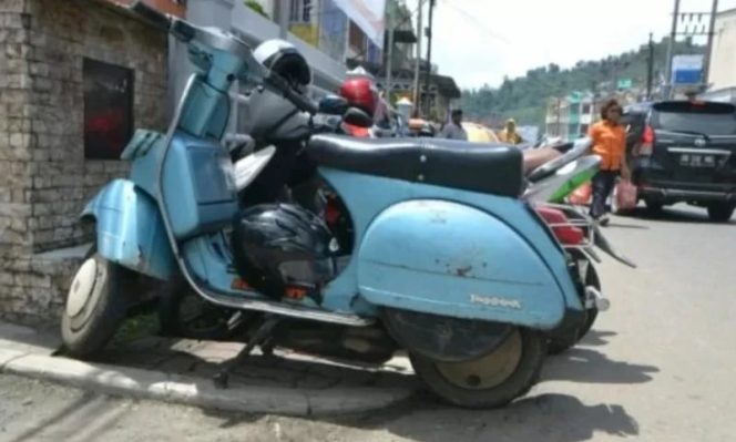 
					Hak Pejalan Kaki di Padang Sidempuan Dirampas Parkir Roda 2