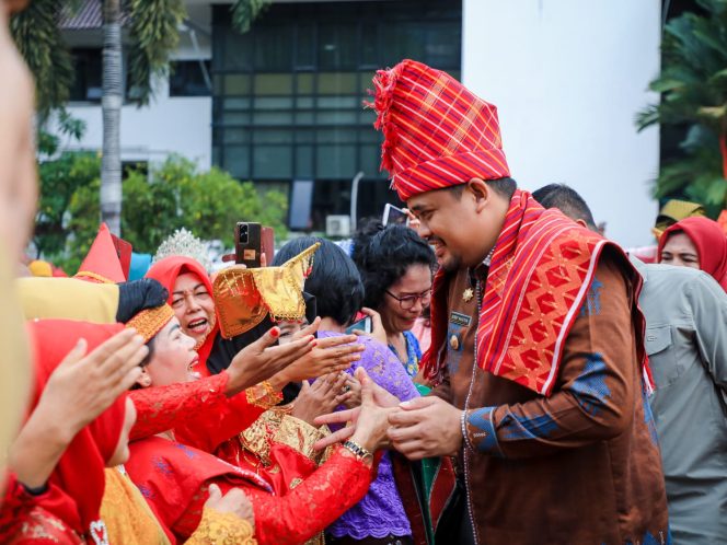 
					Pakaian Adat Multietnis dan Penampilan Bakat Siswa Semarakkan Peringatan Hari Pendidikan Nasional di Medan