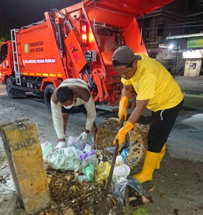 
					Wujudkan Medan Bersih, Kec. Medan Deli Lakukan Pengangkutan Sampah Dari Pagi Hingga Malam Hari