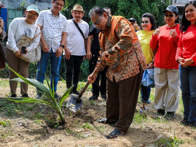 
					Dukung Pemko Medan Lestarikan Lingkungan, Tim Merdang Merdem Lakukan Aksi Bersih Sungai dan Penanaman Pohon