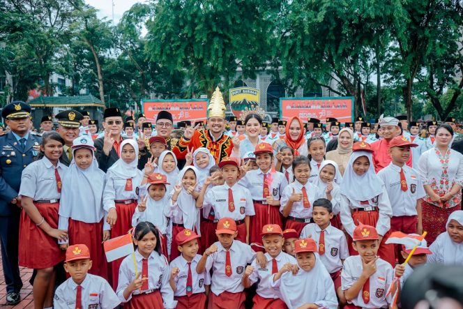 
					Ini Alasan Bobby Nasution Kenakan Pakaian Adat Nias