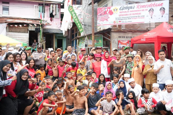 
					Semangat Masyarakat Kampung Aur Gelar Upacara HUT Ke 78 Kemerdekaan RI Ditengah Kondisi Banjir