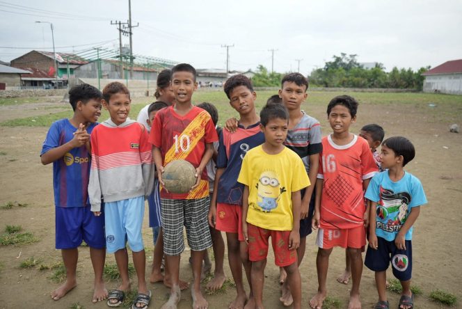 
					Bobby Nasution Bangun Lapangan, Anak-anak Tak Lagi Main Bola di Jalan