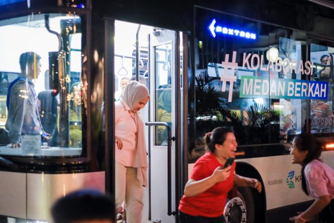 
					Warga Antusias Naik Bus Listrik, Tranportasi Umum yang dijadikan Sarana Hiburan Akhir Pekan Untuk Nikmati Kota Medan