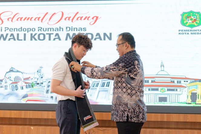 
					Temu Ramah dengan 12 Mahasiswa Gwangju, Aulia Rachman: Selamat Belajar dan Kenal Budaya Medan