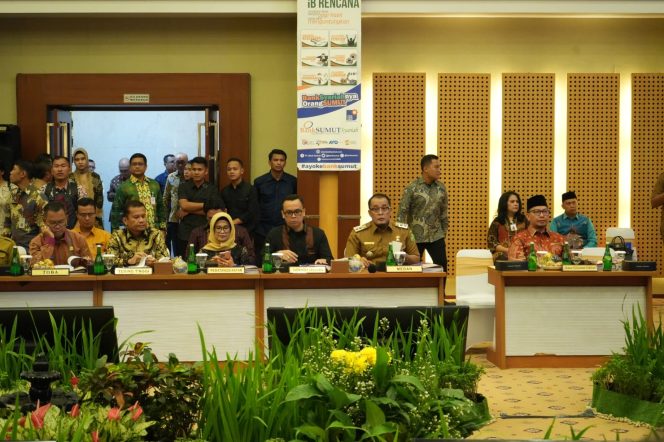 
					Wali Kota Medan Hadiri RUPS Tahunan dan RUPS LB PT. Bank Sumut