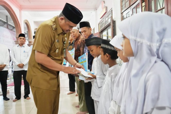 
					Jalin Silaturahmi Dengan Masyarakat, Wali Kota Medan Bersafari Ramadan Ke Masjid Al Mustaqim