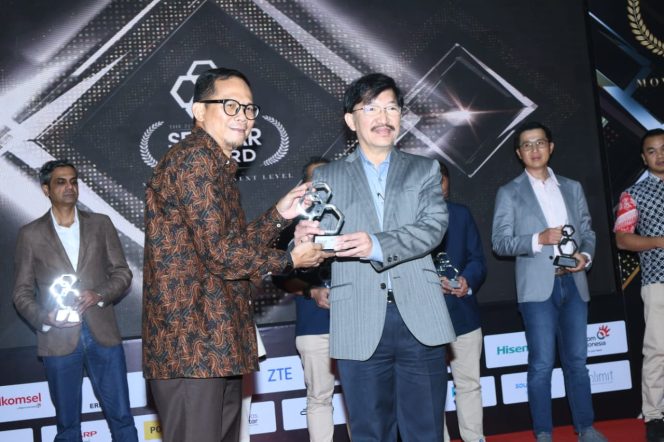 
					Gerakan Smartfren 100% untuk Indonesia dan Router Sahabat Raih Selular Awards 2024