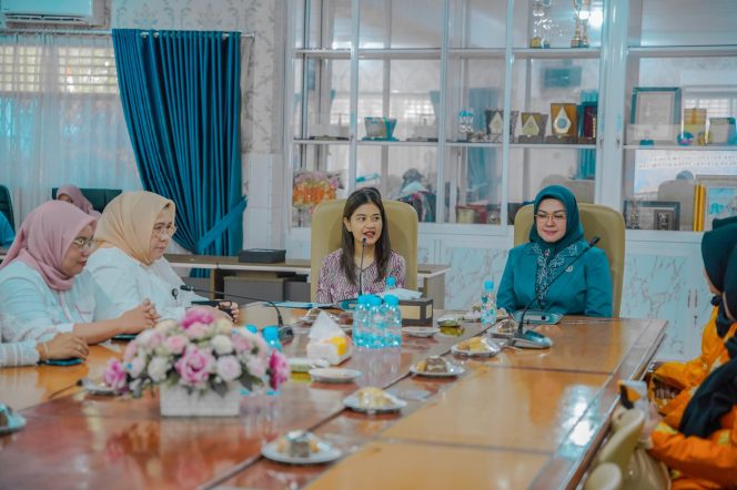 
					TP PKK Palu Pelajari Kesuksesan 10 Program Pokok PKK di Medan