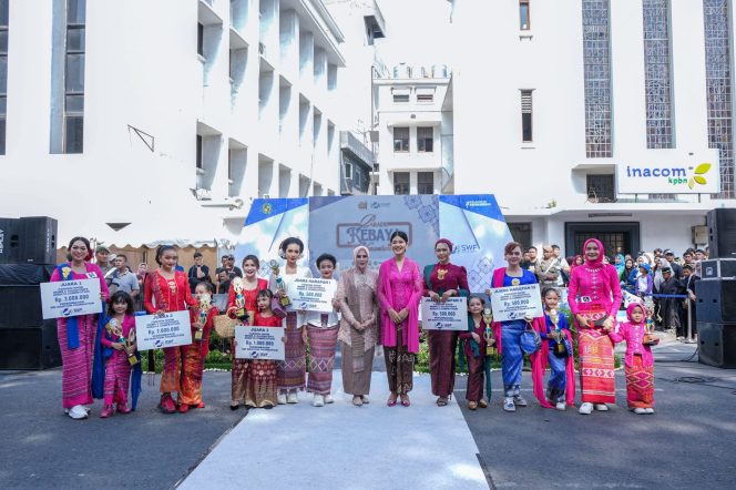 
					Kahiyang Ayu Bobby Nasution Lepas 6.500 Lebih Peserta Parade Kebaya Nusantara