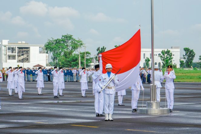 
					Upacara Pengibaran Bendera Merah Putih di Kota Medan.