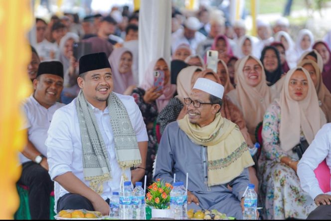 
					Di Paluta, Bobby Nasution Soan ke Pimpinan Pondok Pesantren se-Tabagsel dan Ziarah Makam Tuan Guru Nabundong