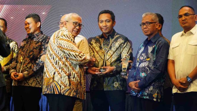 
					Faisal Hasrimy Raih Penghargaan “Sahabat Pers Award 2024”