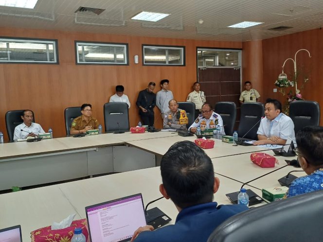 
					Fasilitasi Masalah Banjir dan Macet di Tol Bandar Selamat, Zulkarnaen Gelar Rapat Bersama Stakeholder