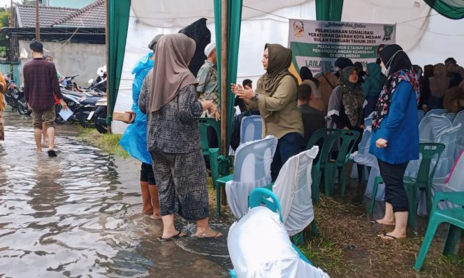 
					Diguyur Hujan dan Banjir, Lailatul Badri Gencar Sampaikan Penanggulangan Kemiskinan di Medan