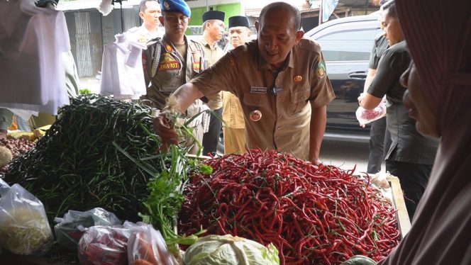 
					Pastikan Harga Stabil di Bulan Ramadan, Syah Afandin Sidak Pasar Tanjung Pura