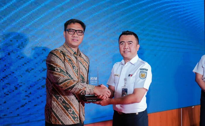 Empat Instansi Di Wilayah Daop 8 Dapat Apresiasi Dari PT KAI Atas Dukungan Pengamanan Aset Negara (Sumber: KAI Daop 8 Surabaya)